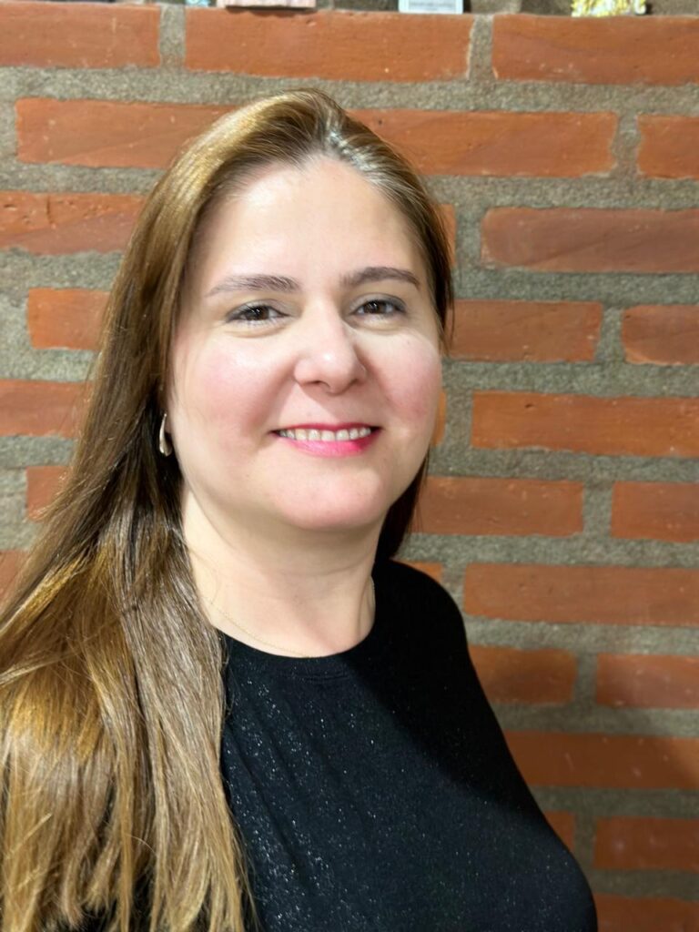 Mónica Manuelides - Socia fundadora de Creando Sentido Mónica Manuelides - Socia fundadora de Creando Sentido